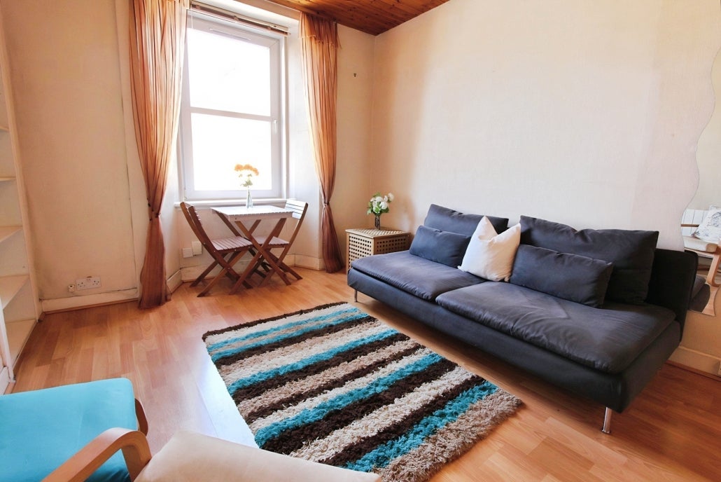 Flat Murdoch Terrace in City of Edinburgh