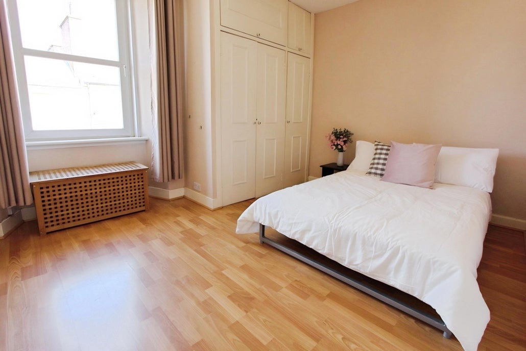 Flat Murdoch Terrace in City of Edinburgh
