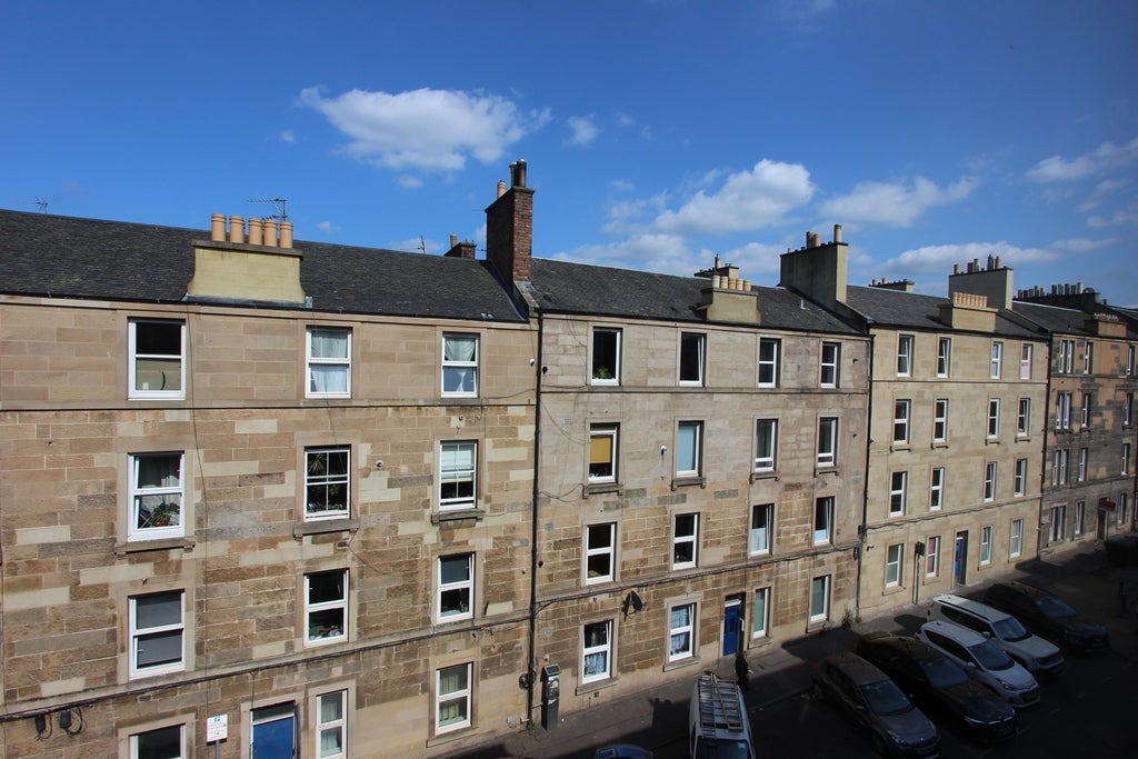 Flat Murdoch Terrace in City of Edinburgh