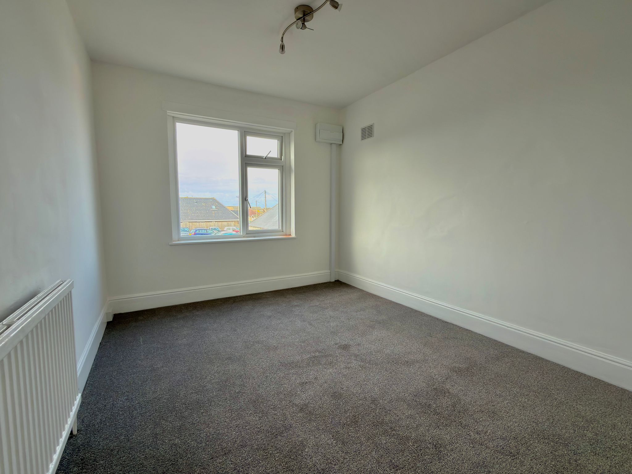 Flat South Coast Road in Peacehaven