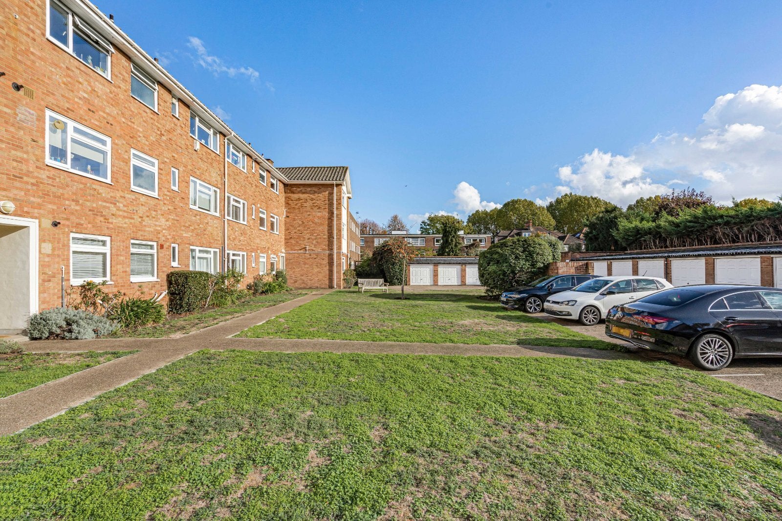 Flat Eversfield Road in Greater London
