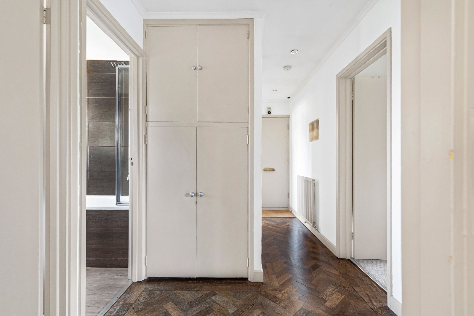 Flat Eversfield Road in Greater London