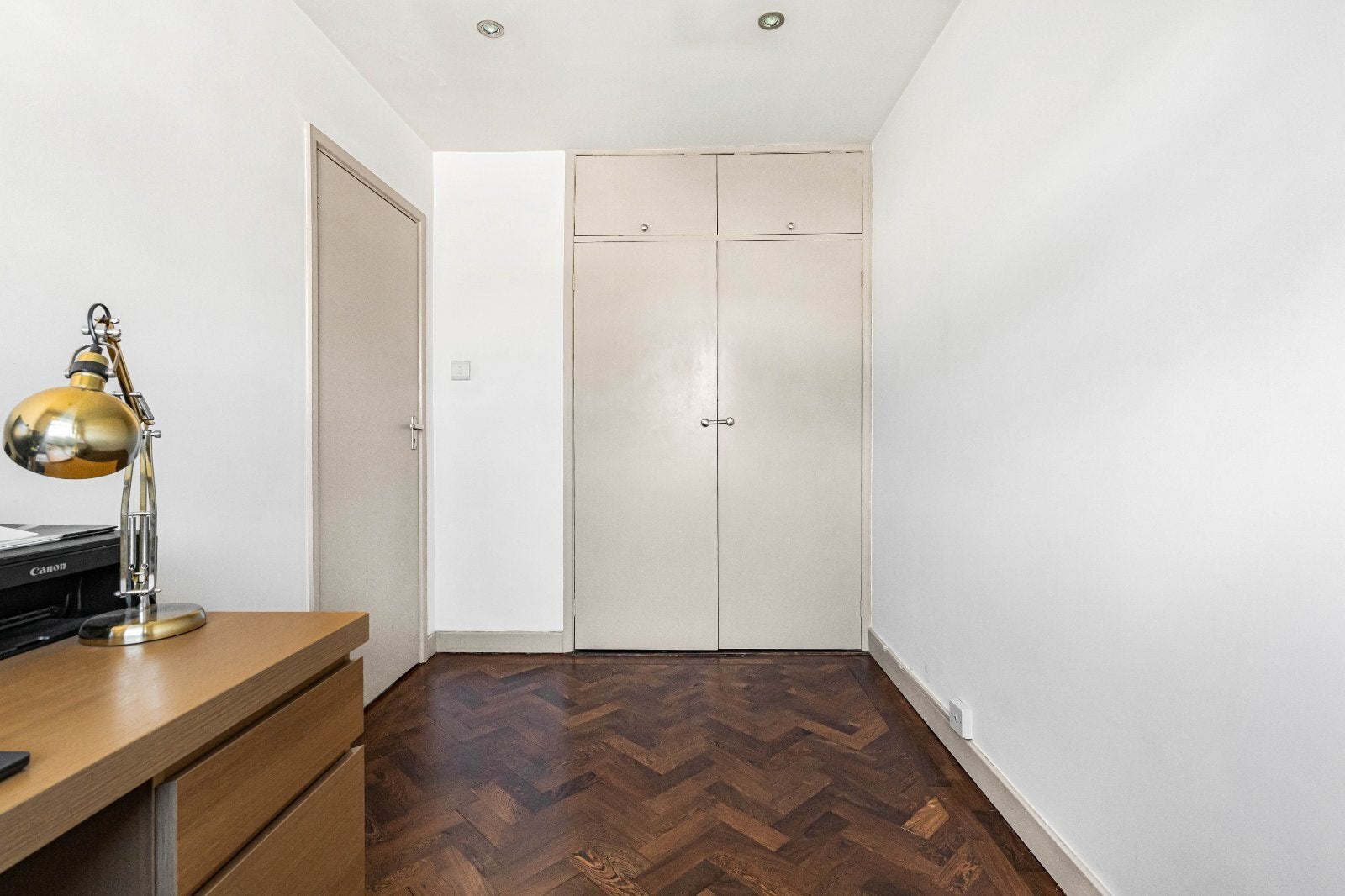 Flat Eversfield Road in Greater London