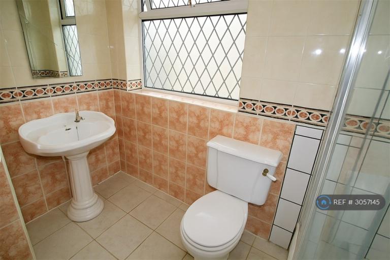 Room Sovereign Grove in Greater London