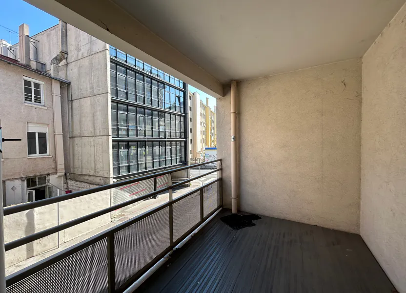 Flat Rue de la Rize in Lyon