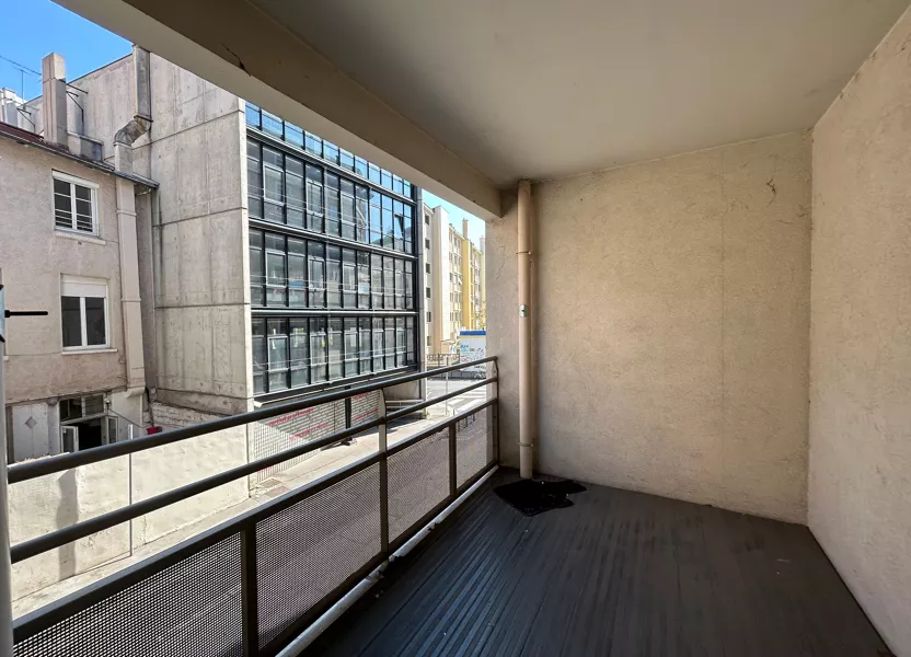 Flat Rue de la Rize in Lyon