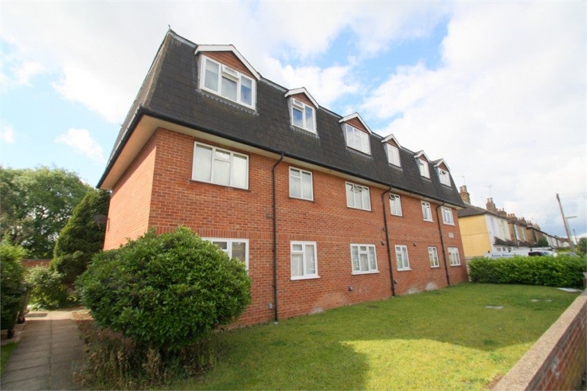 Flat Ashcroft Close in Borough of Spelthorne