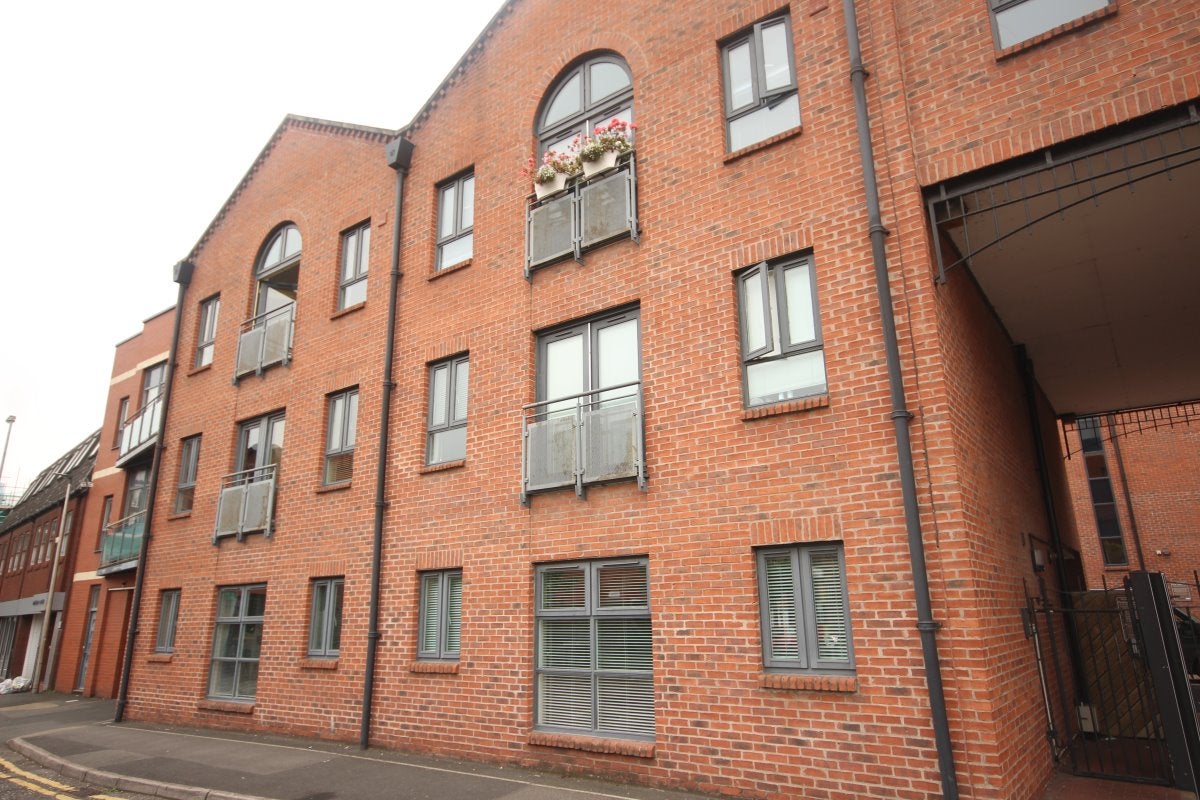 Flat Bakers Court in Winsford