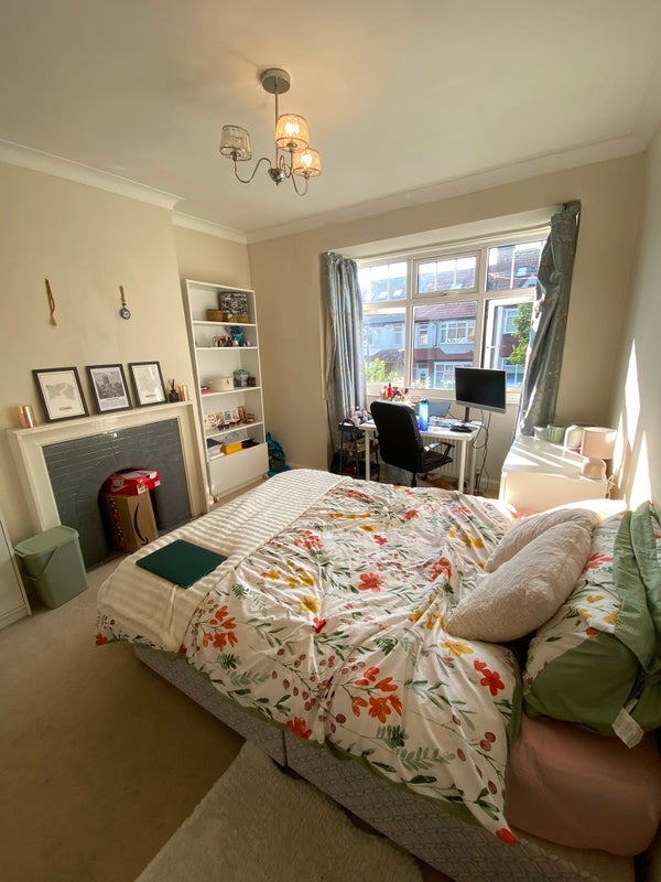 Room Lingwell Road in Greater London