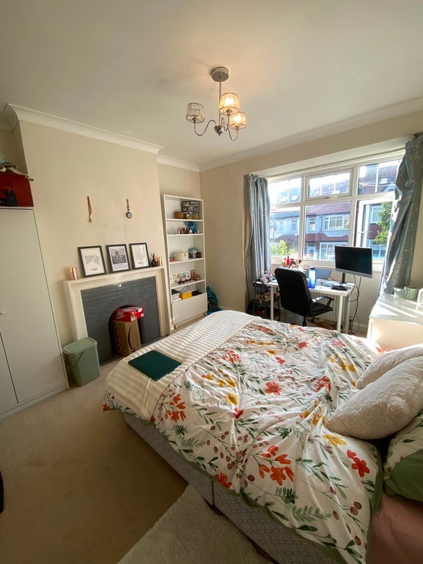 Room Lingwell Road in Greater London
