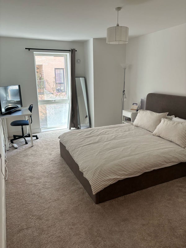 Room Freda Street in Greater London