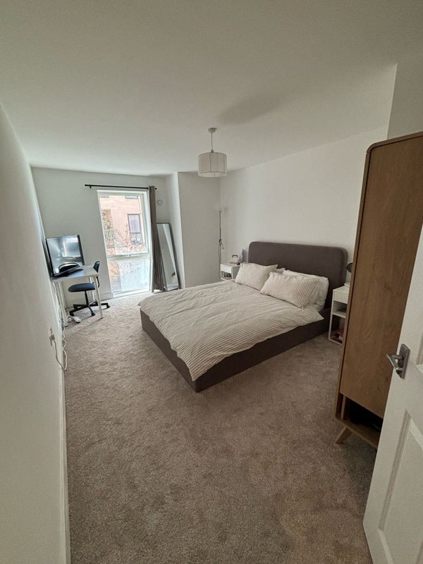Room Freda Street in Greater London