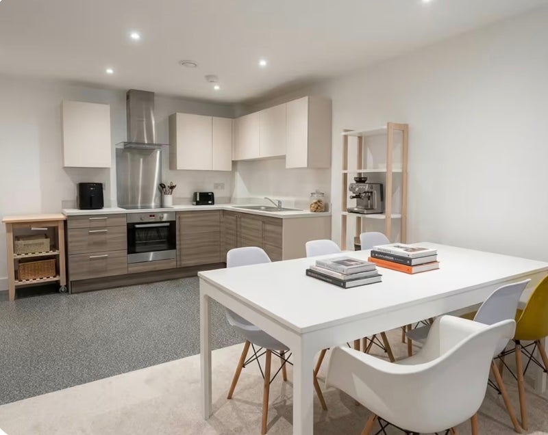 Flat Freda Street in Greater London