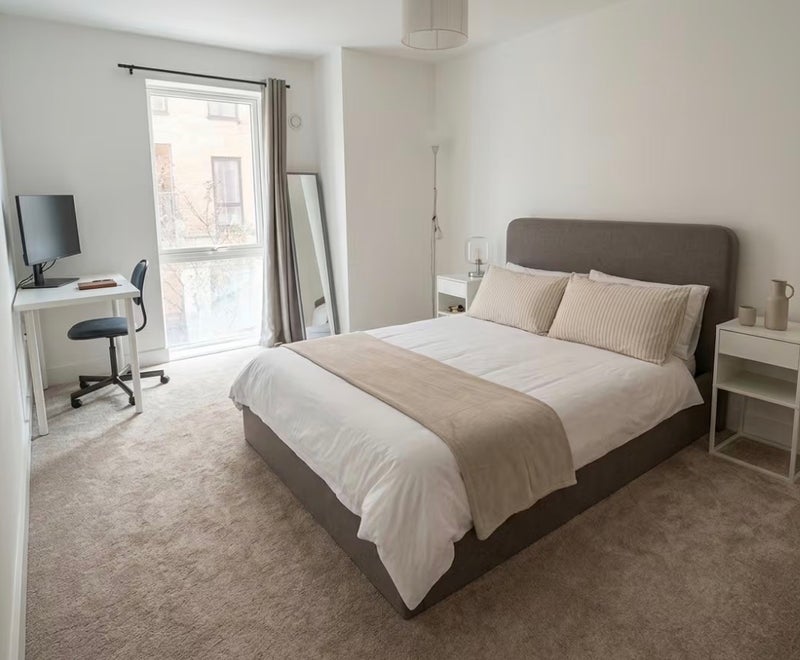 Flat Freda Street in Greater London