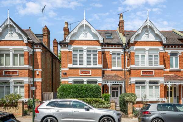 House Lebanon Park in Greater London