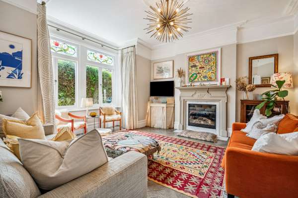 House Lebanon Park in Greater London