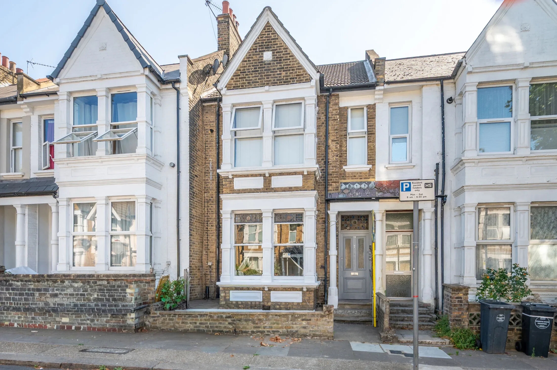 Flat Fairlight Avenue in Greater London
