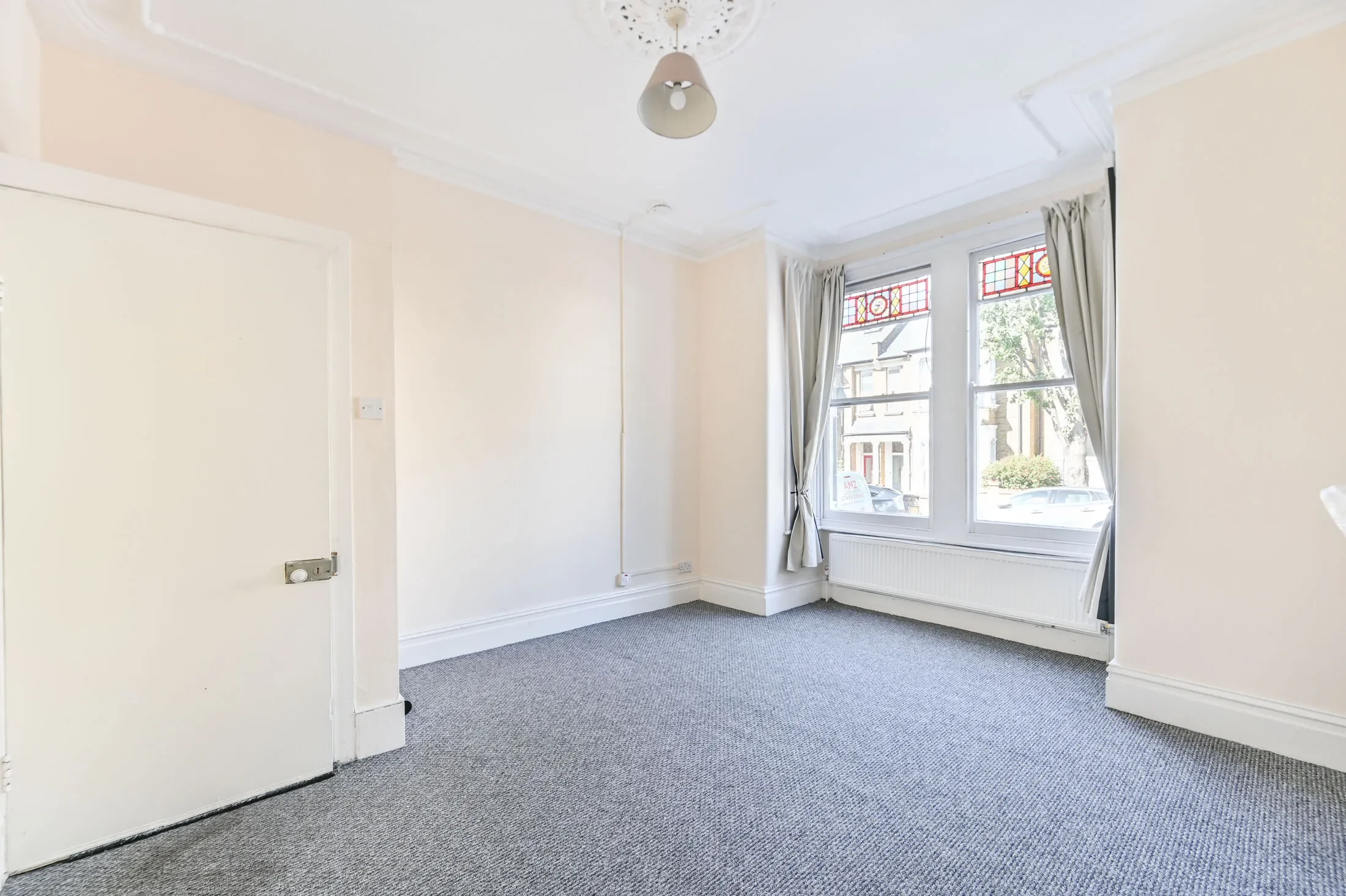 Flat Fairlight Avenue in Greater London