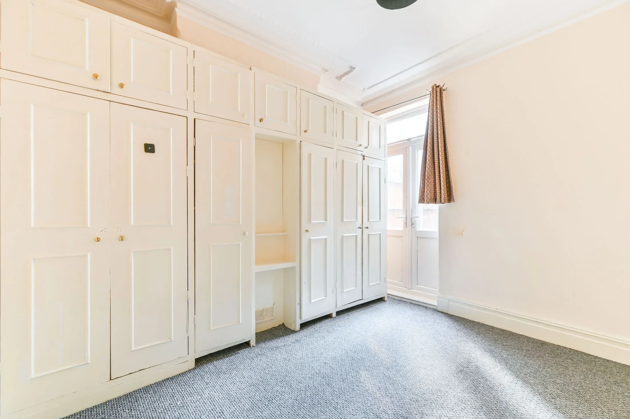 Flat Fairlight Avenue in Greater London