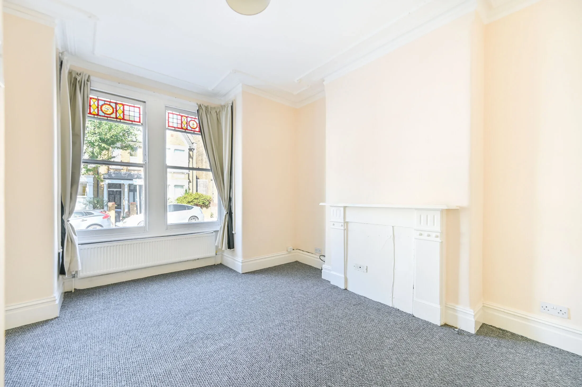 Flat Fairlight Avenue in Greater London