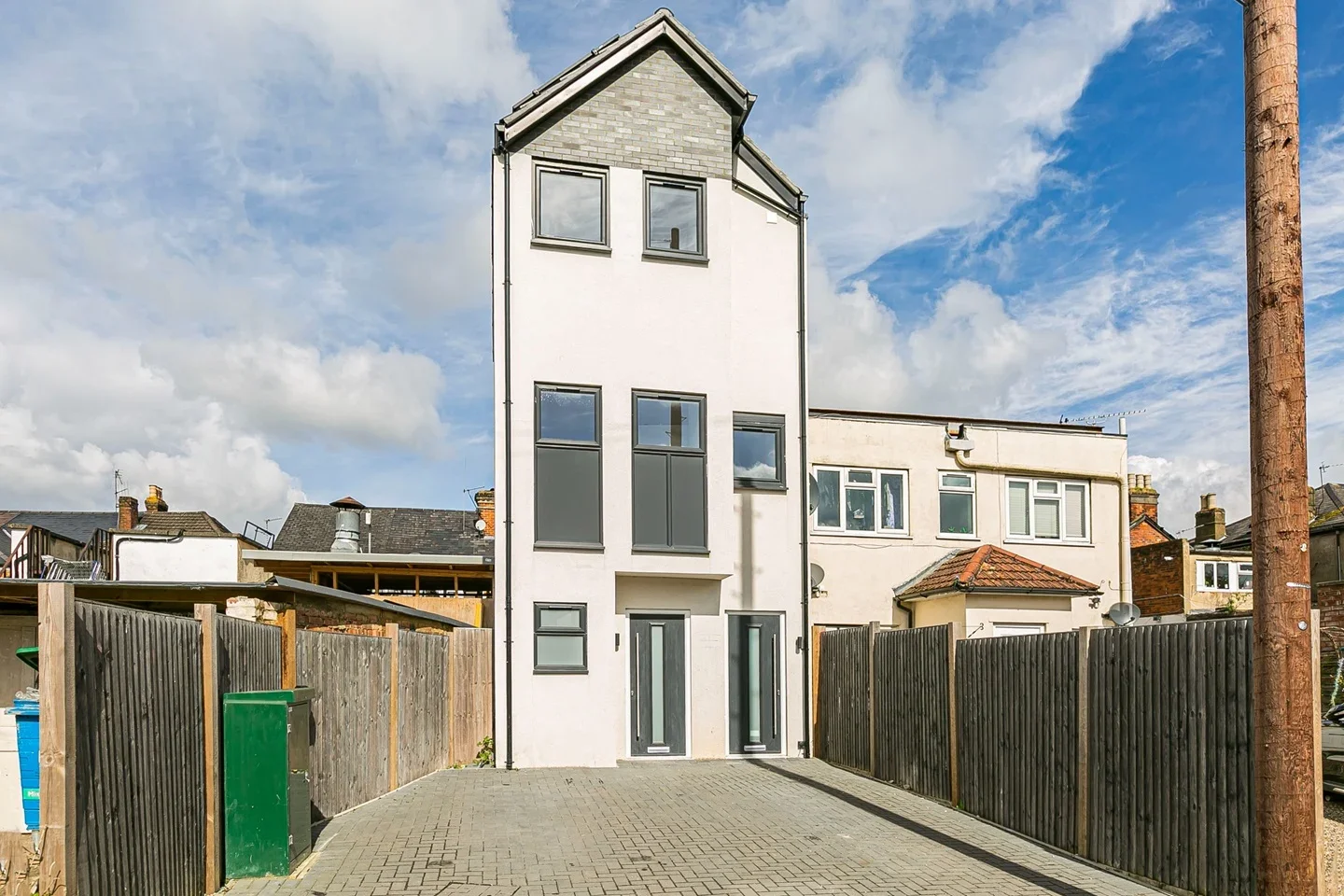 Flat Corrie Road in Borough of Runnymede