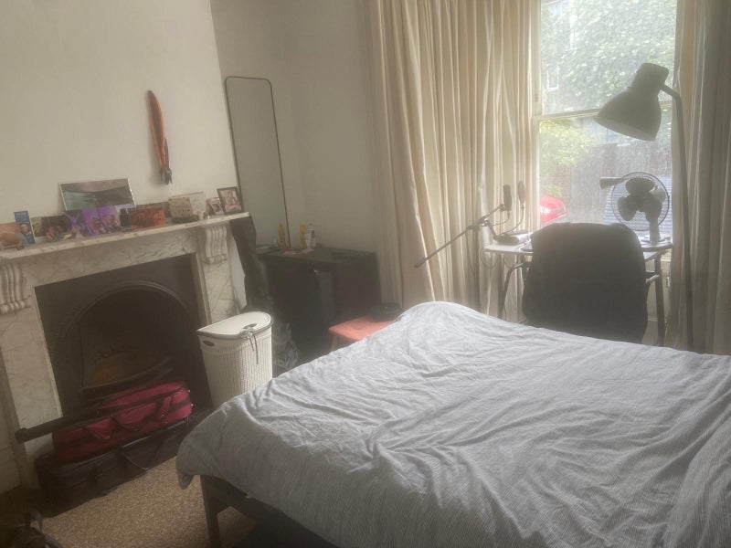 Room Brett Road in Greater London