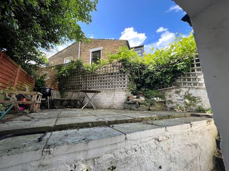 Room Brett Road in Greater London