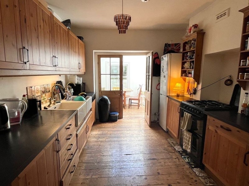 Room Brett Road in Greater London