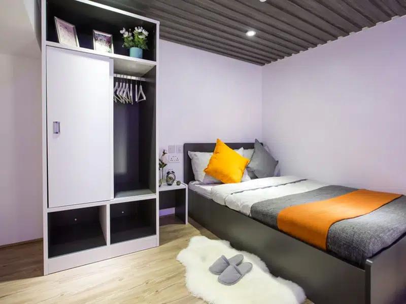 Room Belgrade Square in Coventry