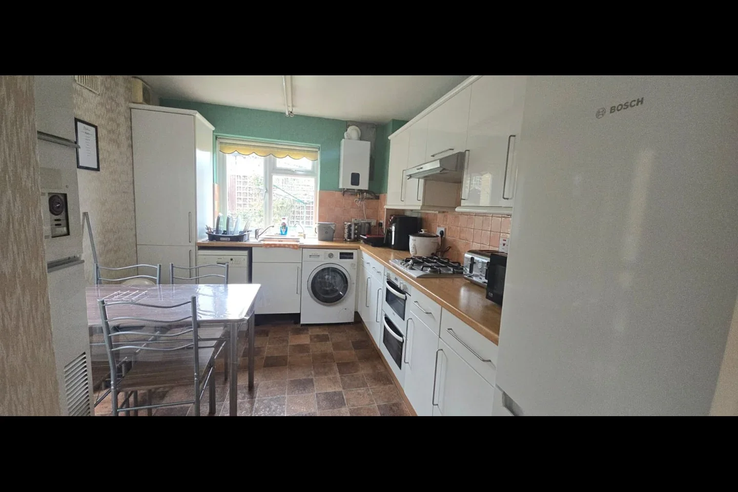 Room Atherton Close in Borough of Spelthorne