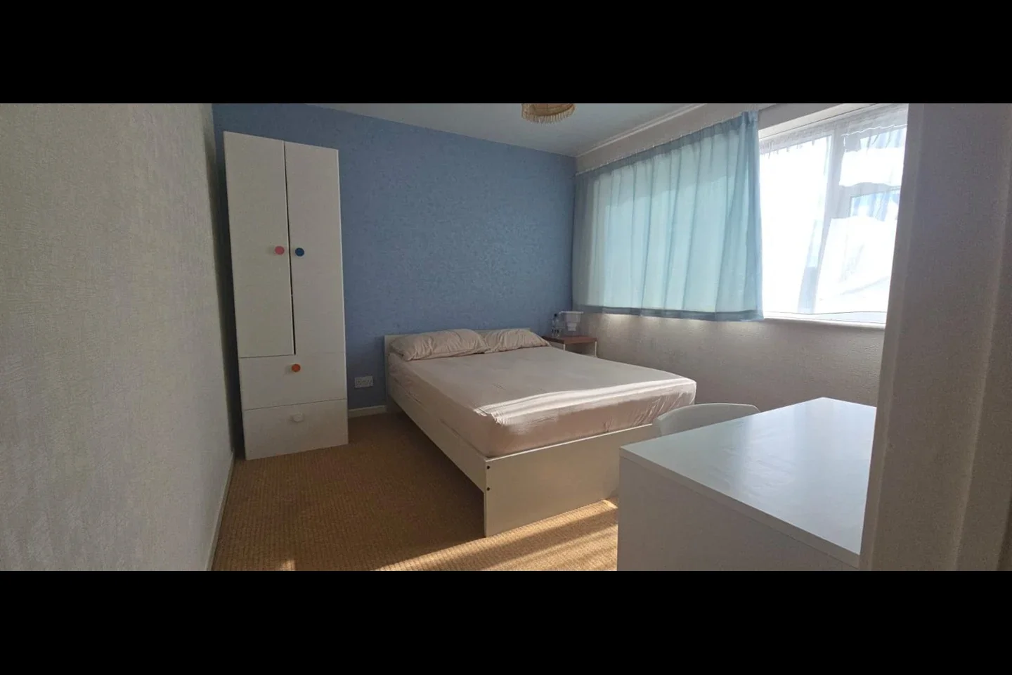 Room Atherton Close in Borough of Spelthorne