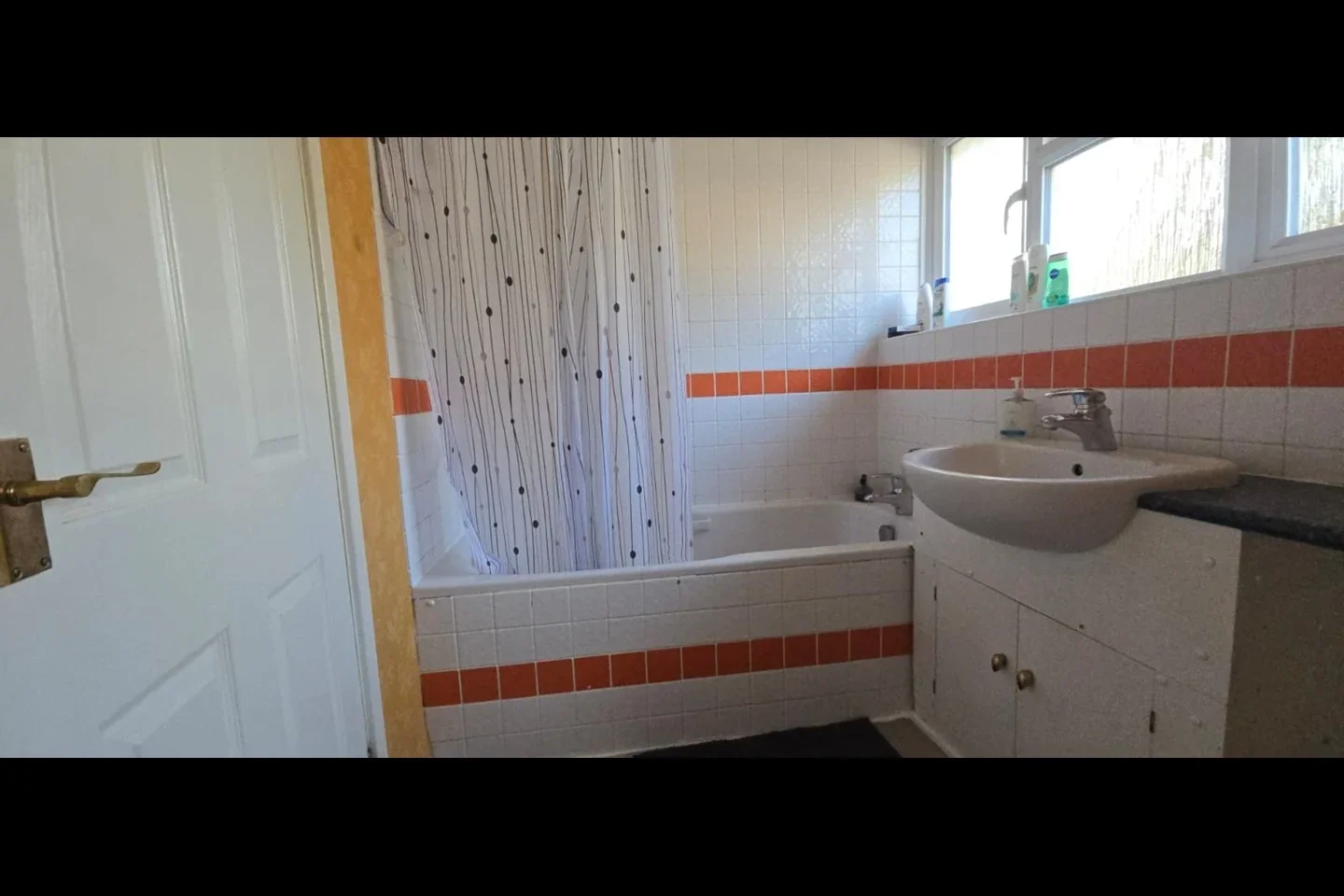 Room Atherton Close in Borough of Spelthorne