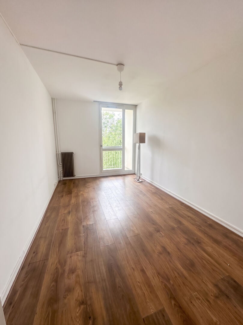 Flat Chaussée Jules Cèsar in Osny