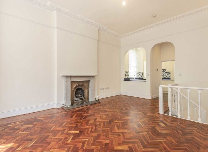 Flat Campden Hill Gardens in Greater London