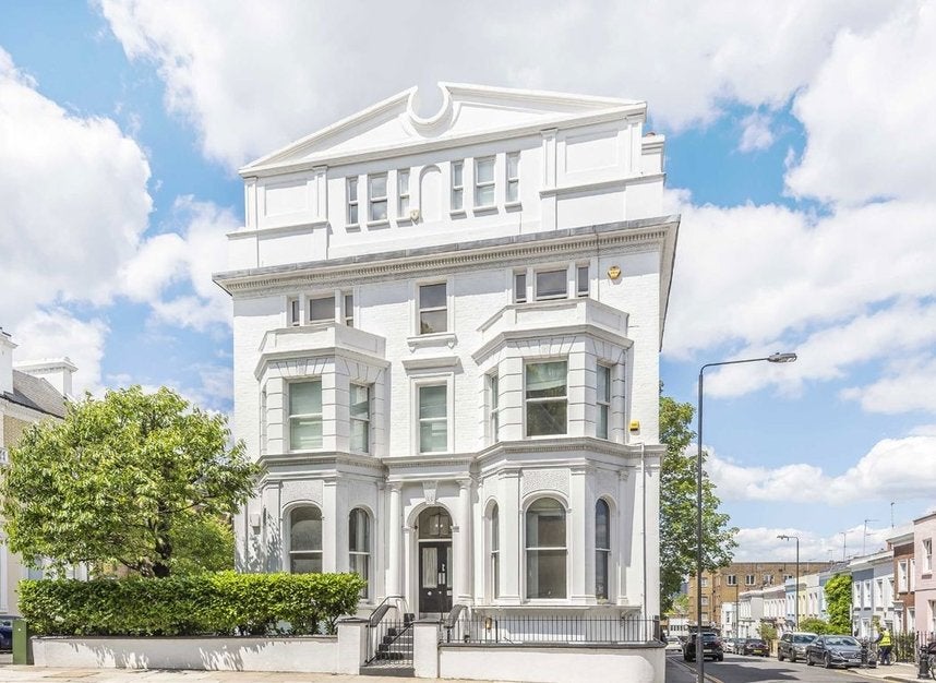 Flat Campden Hill Gardens in Greater London