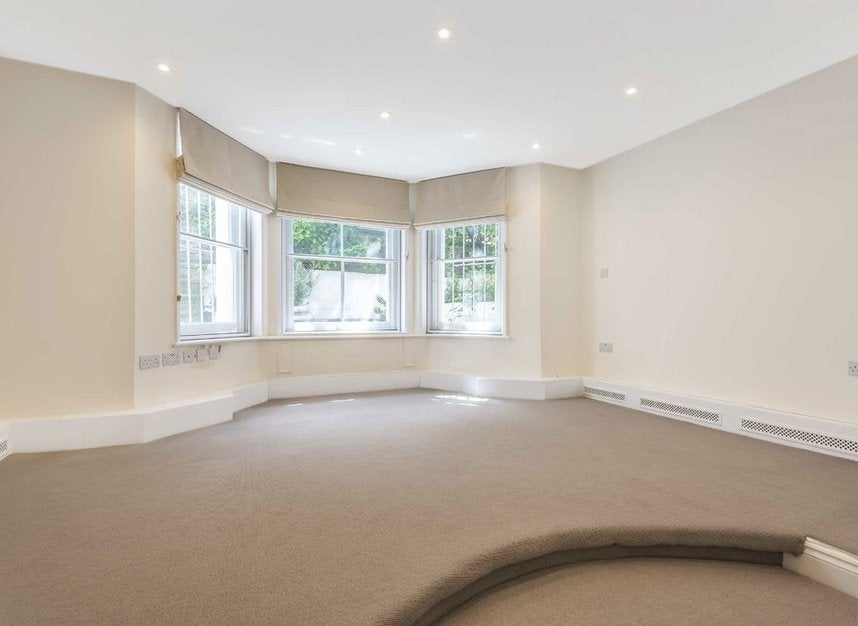 Flat Campden Hill Gardens in Greater London