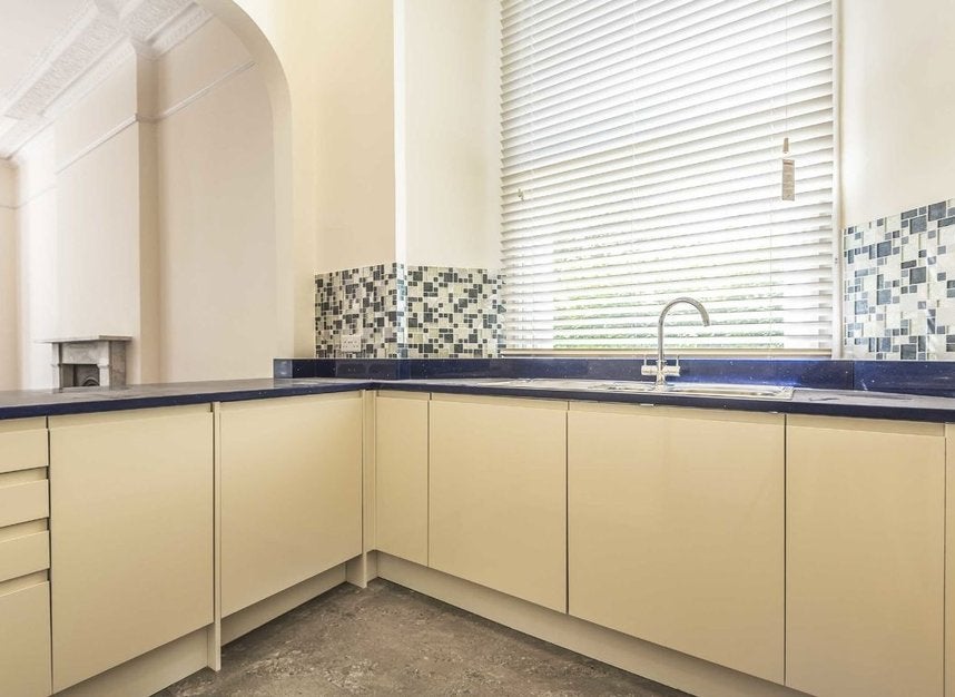 Flat Campden Hill Gardens in Greater London