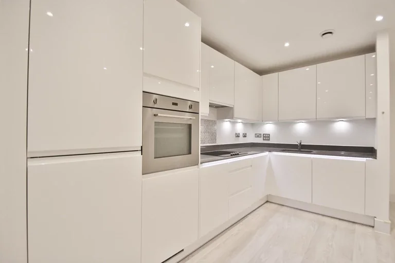 Flat Hammersmith Road in Greater London