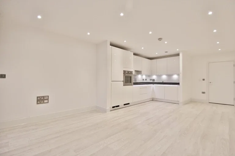 Flat Hammersmith Road in Greater London