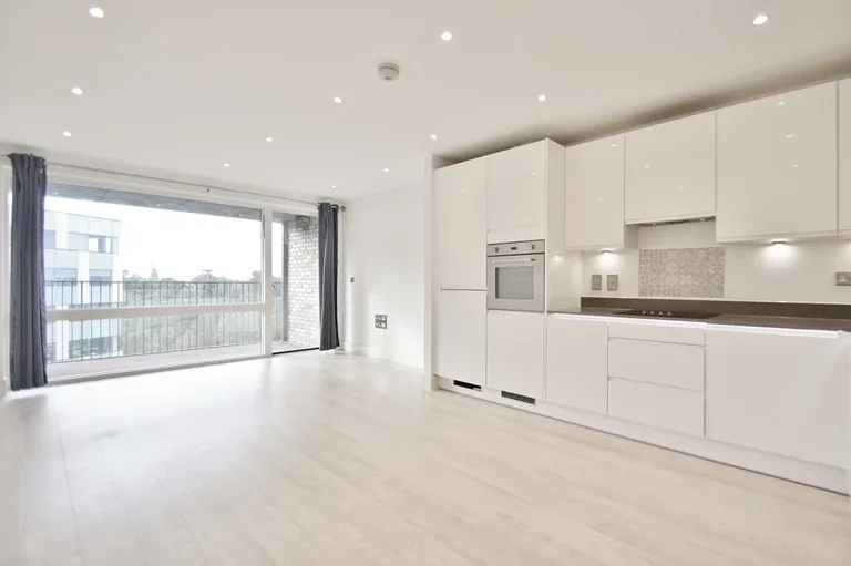 Flat Hammersmith Road in Greater London