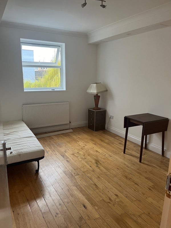 Flat Mare Street in Greater London