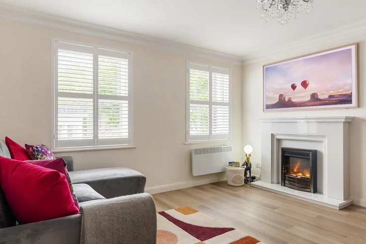 Flat St Stephen's Gardens in City of Westminster