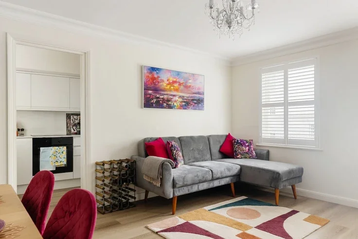 Flat St Stephen's Gardens in City of Westminster