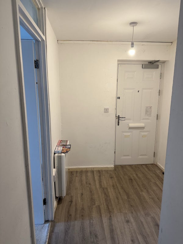 Room Oatland Court in Leeds