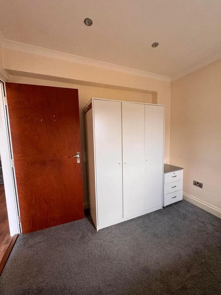 Flat Collingwood Road in Greater London