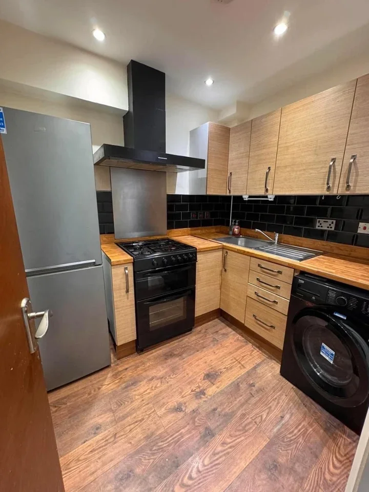 Flat Collingwood Road in Greater London