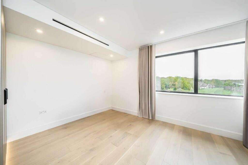 Flat Gulliver Place in Greater London