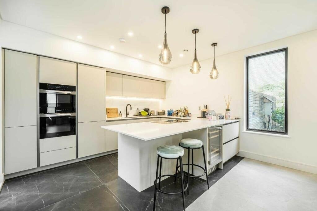 Flat Gulliver Place in Greater London