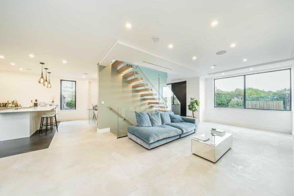 Flat Gulliver Place in Greater London