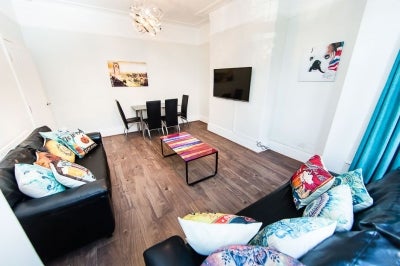 House Estcourt Terrace in Leeds